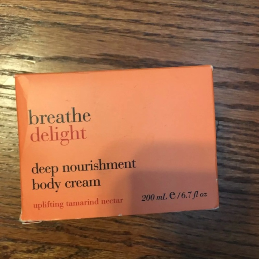 Bath and body Works Breathe Delight body cream